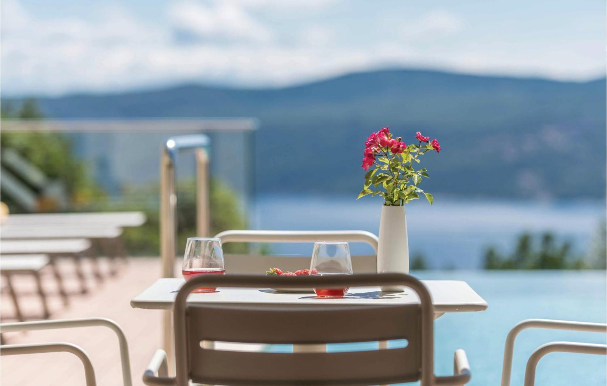 Nice Apartment In Plomin With Jacuzzi Екстер'єр фото