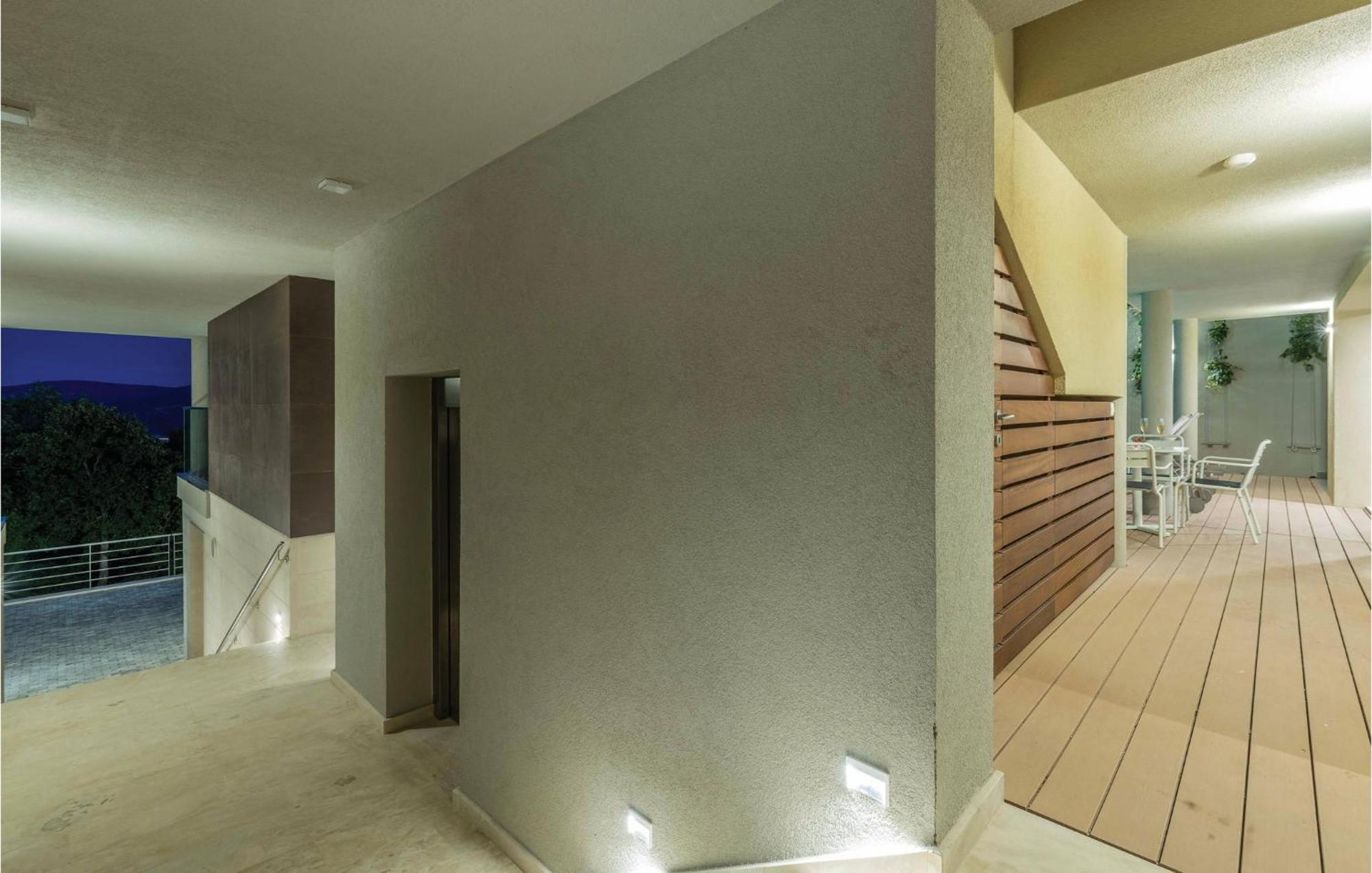 Nice Apartment In Plomin With Jacuzzi Екстер'єр фото
